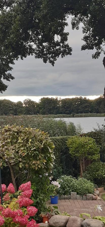 Bungalow Idylle Am See Neuruppin Esterno foto