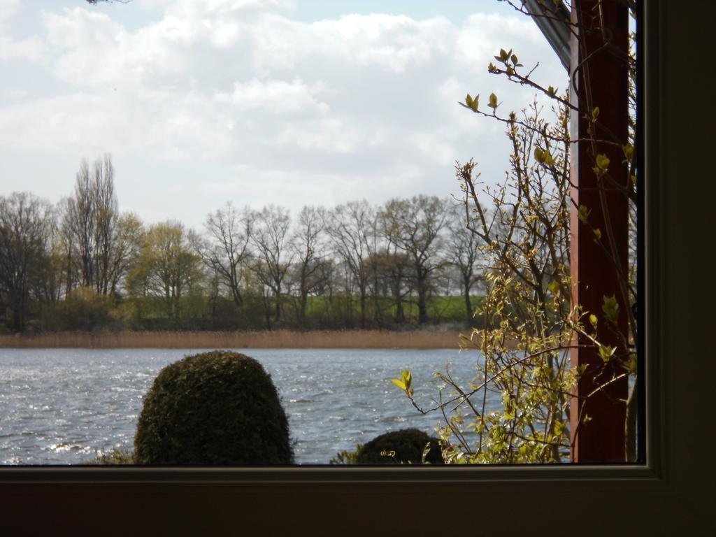Bungalow Idylle Am See Neuruppin Esterno foto