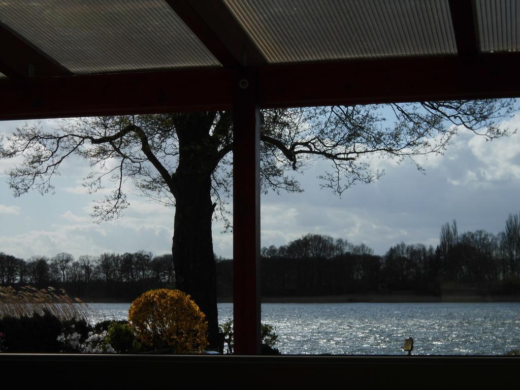 Bungalow Idylle Am See Neuruppin Esterno foto