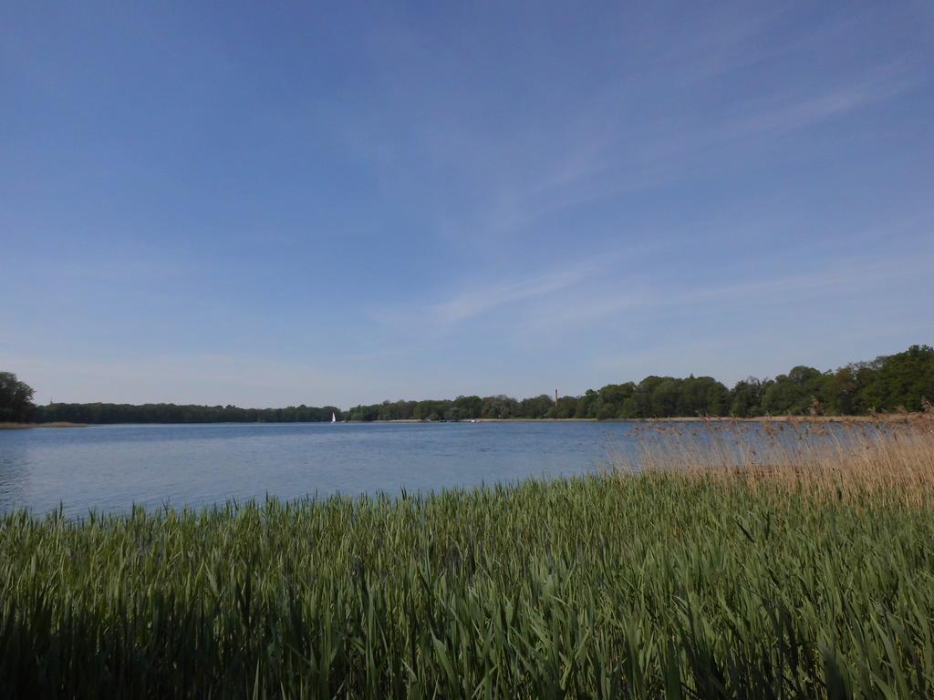 Bungalow Idylle Am See Neuruppin Esterno foto