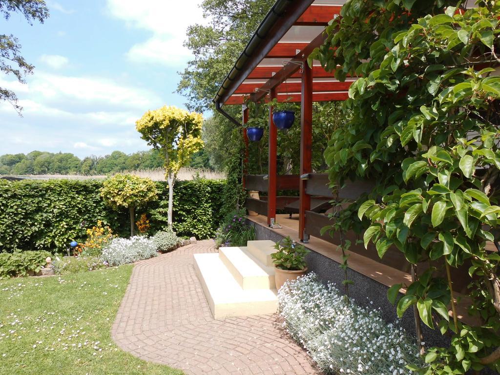 Bungalow Idylle Am See Neuruppin Esterno foto